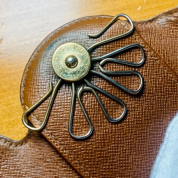 EUC Louis Vuitton Monogram 6 Key Holder Oval Case - Picture 12 of 16